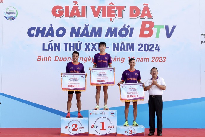 Bình Dương rộn ràng Giải việt dã "Chào năm mới" 2024- Ảnh 14. Bình Dương rộn ràng Giải việt dã "Chào năm mới" 2024- Ảnh 14.