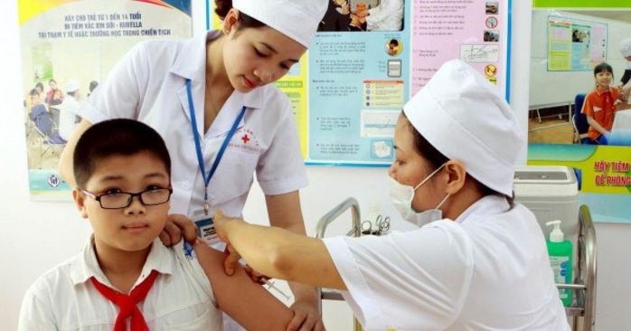 Lần đầu tiên rà soát tiêm chủng, tiêm bù vắc-xin cho trẻ mầm non, tiểu học- Ảnh 1. Lần đầu tiên rà soát tiêm chủng, tiêm bù vắc-xin cho trẻ mầm non, tiểu học- Ảnh 1.