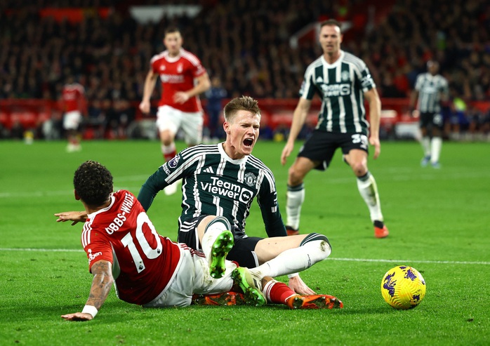 Brighton cầm chân West Ham, Man United trượt dài bảng xếp hạng- Ảnh 3. Brighton cầm chân West Ham, Man United trượt dài bảng xếp hạng- Ảnh 3.