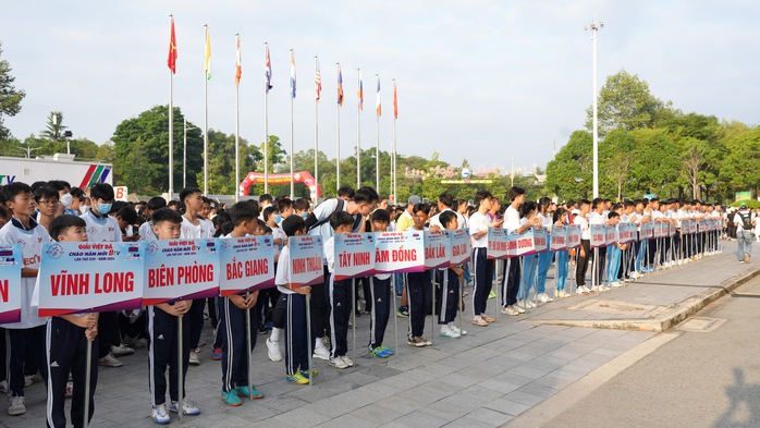 Bình Dương rộn ràng Giải việt dã "Chào năm mới" 2024- Ảnh 2. Bình Dương rộn ràng Giải việt dã "Chào năm mới" 2024- Ảnh 2.