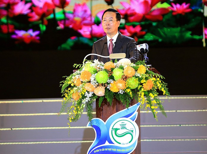 Chủ tịch nước Võ Văn Thưởng dự lễ 20 năm thành lập TP Cần Thơ trực thuộc Trung ương- Ảnh 1. Chủ tịch nước Võ Văn Thưởng dự lễ 20 năm thành lập TP Cần Thơ trực thuộc Trung ương- Ảnh 1.