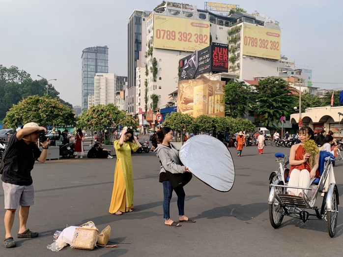 TP HCM: Rộn ràng không khí đón năm mới- Ảnh 2. TP HCM: Rộn ràng không khí đón năm mới- Ảnh 2.