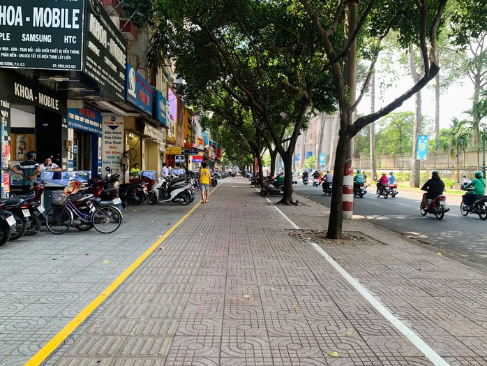 Vỉa hè chính thức "mở trang mới"- Ảnh 2. Vỉa hè chính thức "mở trang mới"- Ảnh 2.