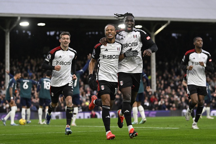 Thua liền 2 trận derby, Arsenal chôn chân ở vị trí thứ 4- Ảnh 4. Thua liền 2 trận derby, Arsenal chôn chân ở vị trí thứ 4- Ảnh 4.