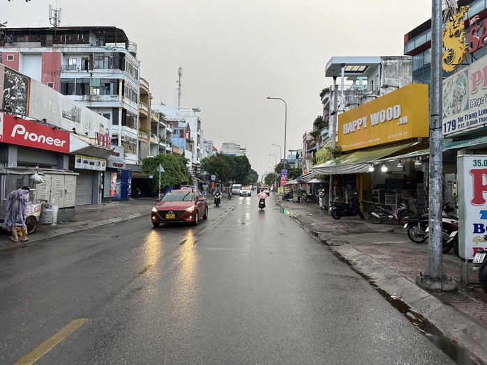 TP HCM mưa trắng trời chiều cuối năm, đêm giao thừa liệu có mưa?- Ảnh 5. TP HCM mưa trắng trời chiều cuối năm, đêm giao thừa liệu có mưa?- Ảnh 5.