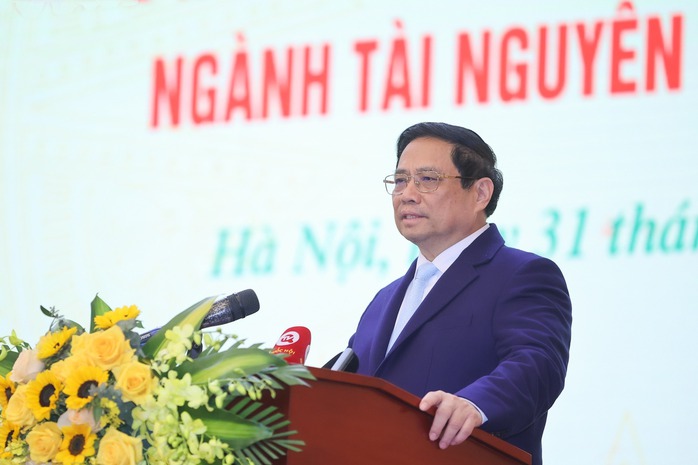 Thủ tướng: Thủ tục phê duyệt chuyển đổi mục đích sử dụng đất lúa còn rất rườm rà- Ảnh 2. Thủ tướng Phạm Minh Chính phát biểu chỉ đạo