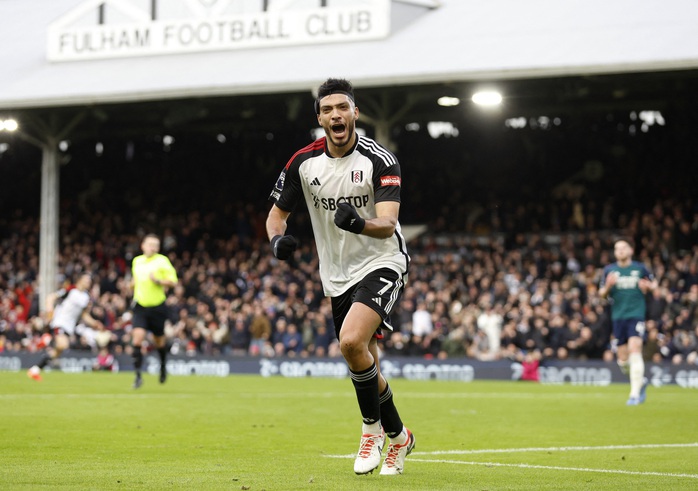 Thua liền 2 trận derby, Arsenal chôn chân ở vị trí thứ 4- Ảnh 3. Thua liền 2 trận derby, Arsenal chôn chân ở vị trí thứ 4- Ảnh 3.