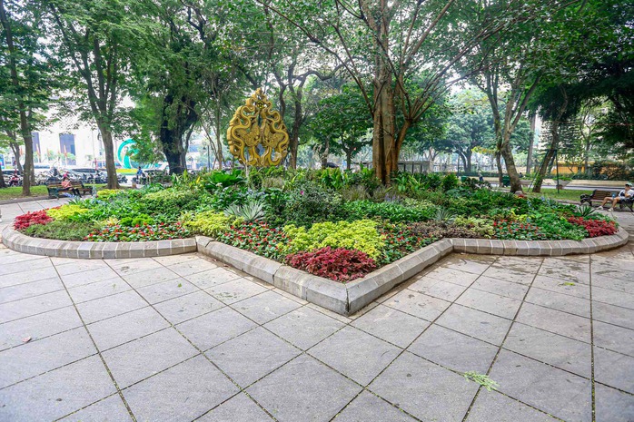 Phố phường Hà Nội trang hoàng chào đón năm mới 2024- Ảnh 5.
