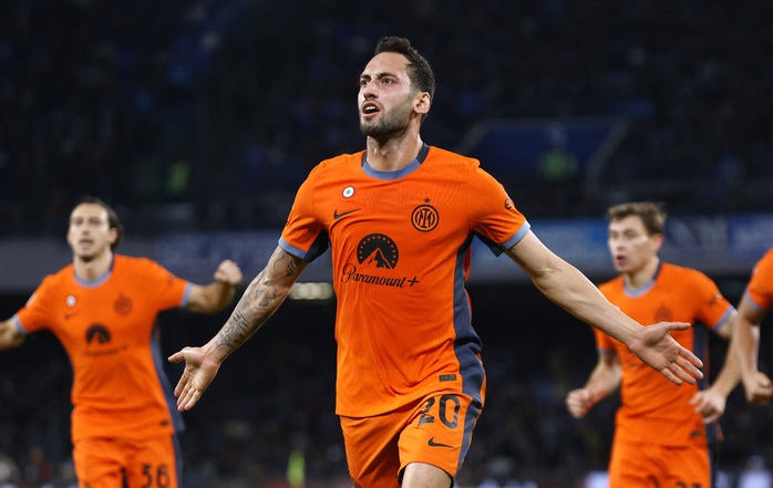 Giành 3 điểm Inter thống trị ngôi đầu- Ảnh 1. Giành 3 điểm Inter thống trị ngôi đầu- Ảnh 1.