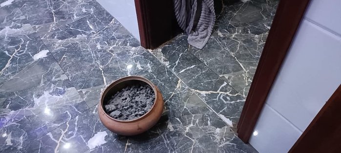Cứu sống 3 người bị ngạt khí do đốt than sưởi ấm để ngủ- Ảnh 3. Cứu sống 3 người bị ngạt khí do đốt than sưởi ấm để ngủ- Ảnh 3.