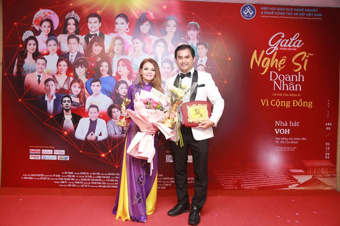 Siêu mẫu Đức Tiến sau 13 năm kết hôn
- Ảnh 1. Siêu mẫu Đức Tiến sau 13 năm kết hôn
- Ảnh 1.