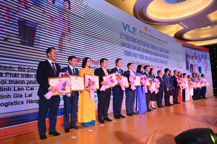 Cảng quốc tế Long An nhận bằng khen trong việc phát triển dịch vụ logistics Việt Nam 2023- Ảnh 2. Cảng quốc tế Long An nhận bằng khen trong việc phát triển dịch vụ logistics Việt Nam 2023- Ảnh 2.