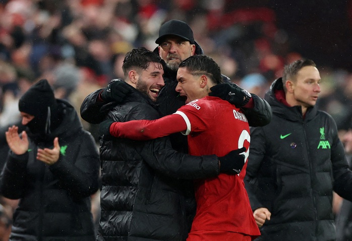 Liverpool vượt mặt Man City, Chelsea trở lại đường đua Ngoại hạng Anh - Ảnh 3. Liverpool vượt mặt Man City, Chelsea trở lại đường đua Ngoại hạng Anh - Ảnh 3.