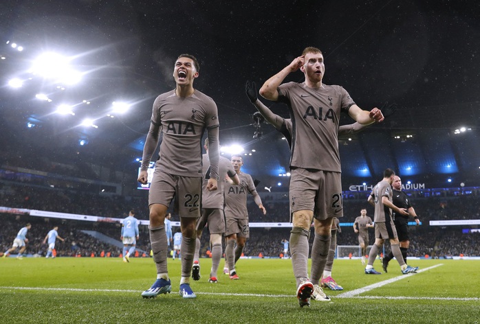 Liverpool vượt mặt Man City, Chelsea trở lại đường đua Ngoại hạng Anh - Ảnh 5. Liverpool vượt mặt Man City, Chelsea trở lại đường đua Ngoại hạng Anh - Ảnh 5.