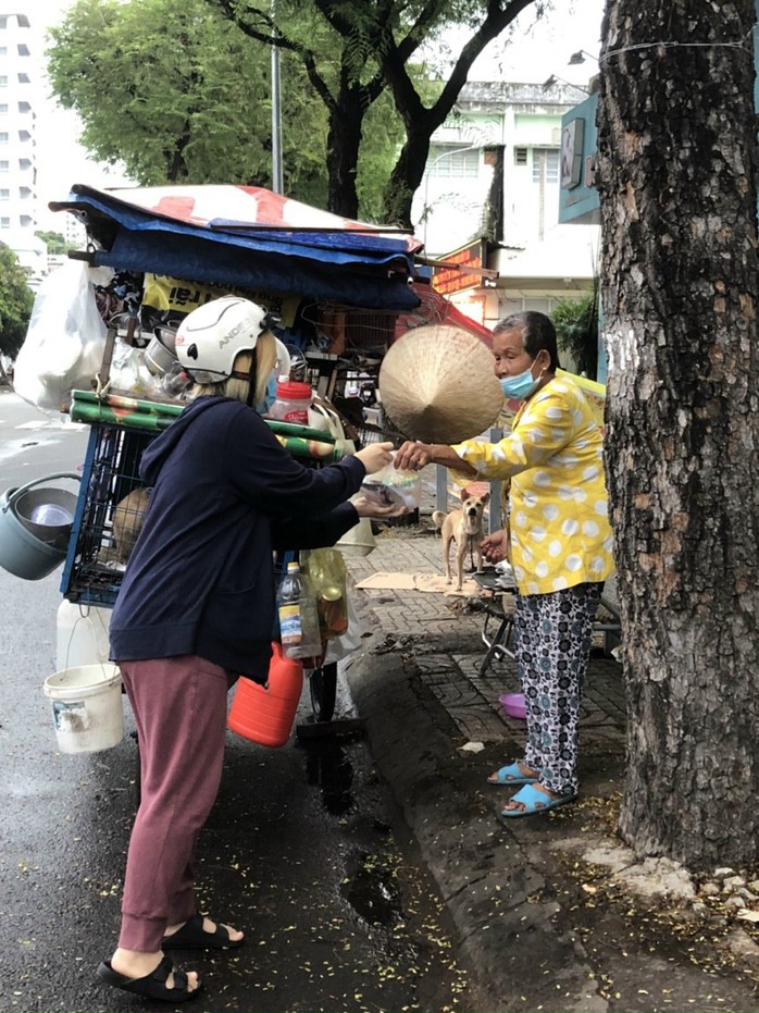 "Thù lao" của những chuyến thiện nguyện- Ảnh 3. "Thù lao" của những chuyến thiện nguyện- Ảnh 3.