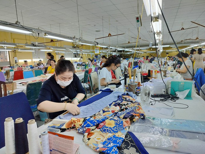 Người lao động mong được hỗ trợ BHYT trong thời gian chờ nghỉ hưu- Ảnh 1. Người lao động mong được hỗ trợ BHYT trong thời gian chờ nghỉ hưu- Ảnh 1.