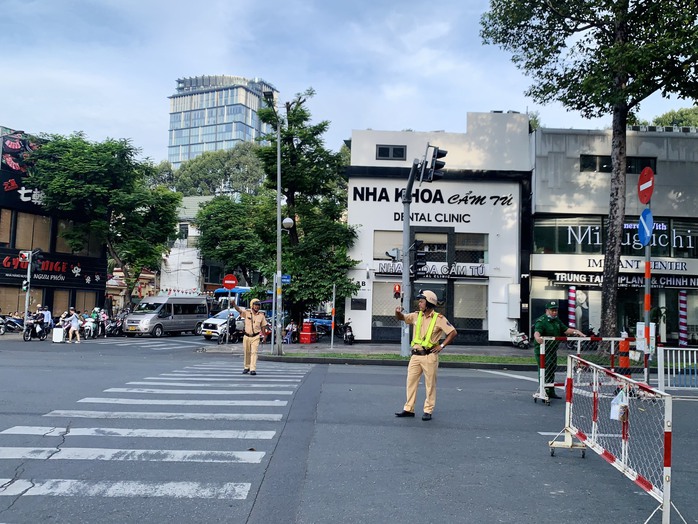 Nhiều tuyến đường trung tâm TP HCM ùn tắc- Ảnh 4. Nhiều tuyến đường trung tâm TP HCM ùn tắc- Ảnh 4.