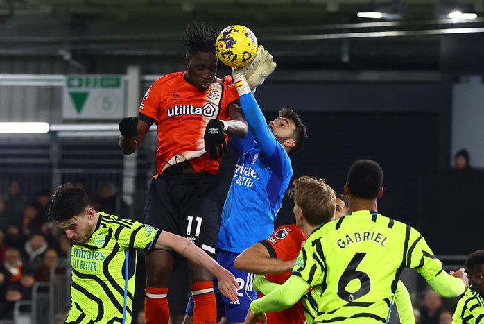 Không chiến siêu đỉnh, Arsenal vượt chủ nhà Luton Town phút 90+7- Ảnh 4. Không chiến siêu đỉnh, Arsenal vượt chủ nhà Luton Town phút 90+7- Ảnh 4.
