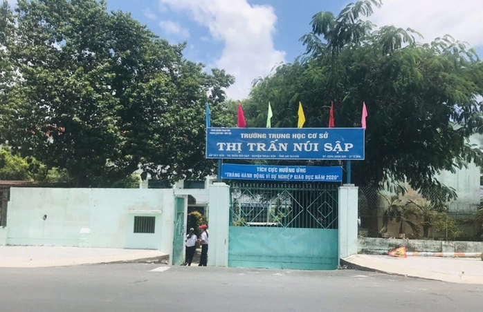 Ăn kẹo do bạn cùng lớp bán, 15 học sinh bị ngộ độc- Ảnh 1. Ăn kẹo do bạn cùng lớp bán, 15 học sinh bị ngộ độc- Ảnh 1.