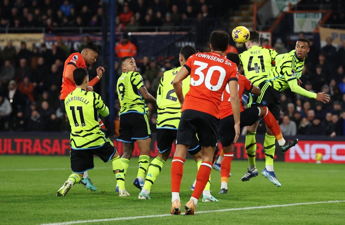 Không chiến siêu đỉnh, Arsenal vượt chủ nhà Luton Town phút 90+7- Ảnh 2. Không chiến siêu đỉnh, Arsenal vượt chủ nhà Luton Town phút 90+7- Ảnh 2.