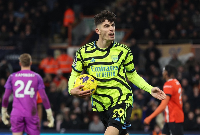 Không chiến siêu đỉnh, Arsenal vượt chủ nhà Luton Town phút 90+7- Ảnh 7. Không chiến siêu đỉnh, Arsenal vượt chủ nhà Luton Town phút 90+7- Ảnh 7.