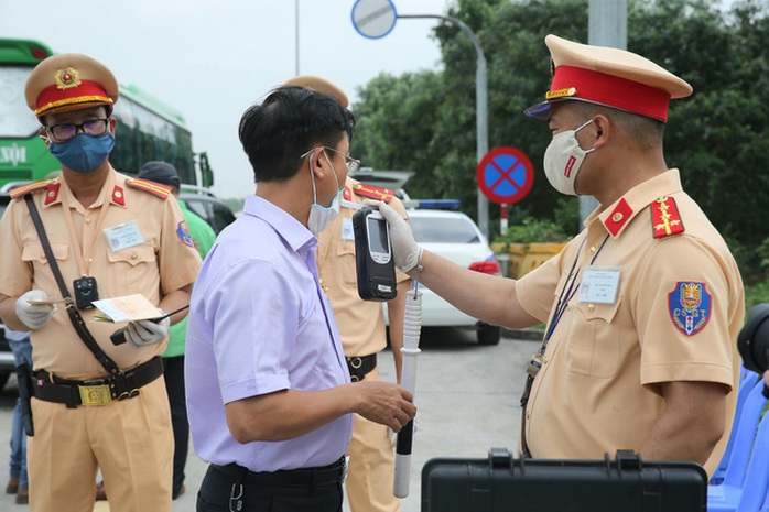 Thủ tướng yêu cầu tăng cường kiểm tra nồng độ cồn dịp Tết- Ảnh 1.