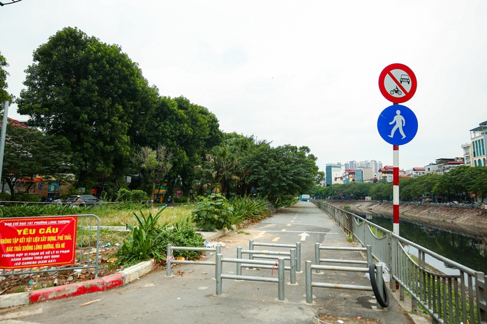 VIDEO: Hiện trạng 2 tuyến đường được đầu tư gần 10 tỉ dành cho xe đạp- Ảnh 3. VIDEO: Hiện trạng 2 tuyến đường được đầu tư gần 10 tỉ dành cho xe đạp- Ảnh 3.