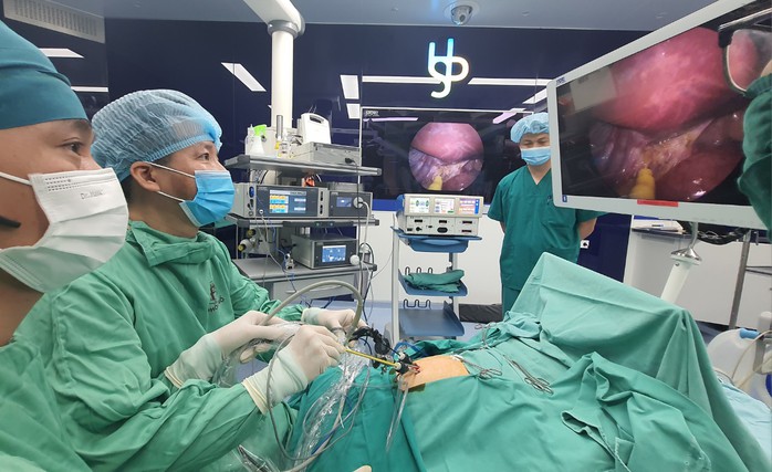 Lý do vợ chồng người Úc đưa con sang Việt Nam phẫu thuật- Ảnh 1. Lý do vợ chồng người Úc đưa con sang Việt Nam phẫu thuật- Ảnh 1.