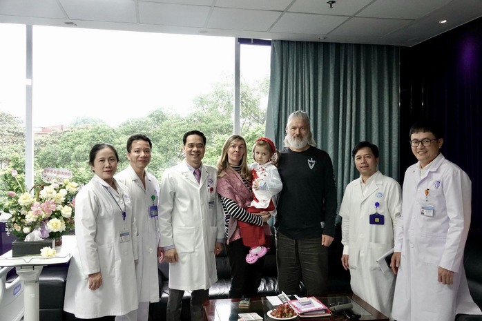 Lý do vợ chồng người Úc đưa con sang Việt Nam phẫu thuật- Ảnh 3. Lý do vợ chồng người Úc đưa con sang Việt Nam phẫu thuật- Ảnh 3.