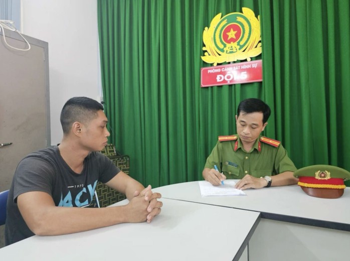 Công an làm việc với thành viên trong nhóm Minh “đen” Công an làm việc với thành viên trong nhóm Minh “đen”