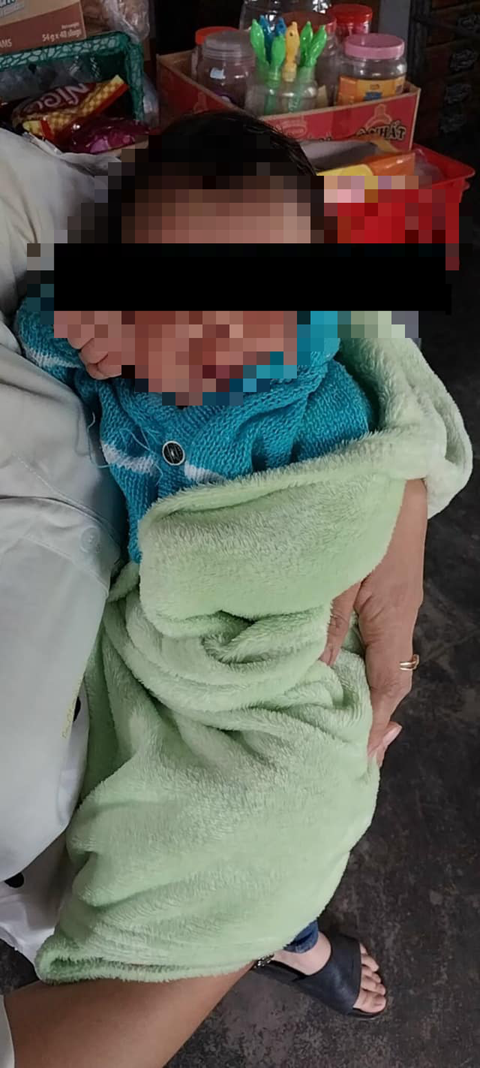 Bỏ rơi con kèm lời nhắn "lỡ dại có bầu, mong con tha thứ"- Ảnh 1. Bỏ rơi con kèm lời nhắn "lỡ dại có bầu, mong con tha thứ"- Ảnh 1.