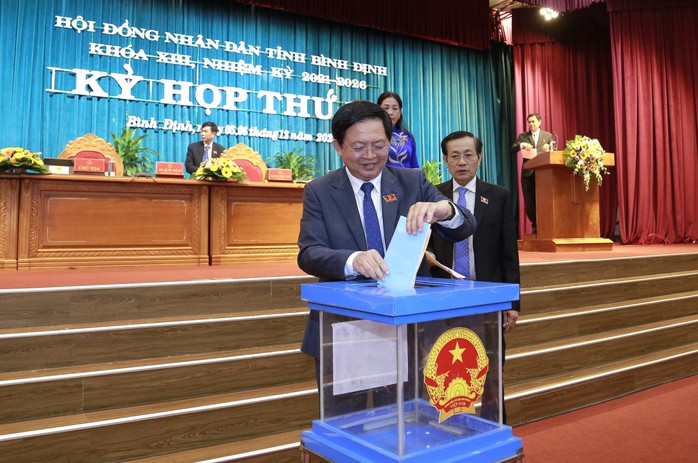 Bí thư Tỉnh ủy Bình Định đạt phiếu tín nhiệm cao nhất- Ảnh 1. Bí thư Tỉnh ủy Bình Định đạt phiếu tín nhiệm cao nhất- Ảnh 1.