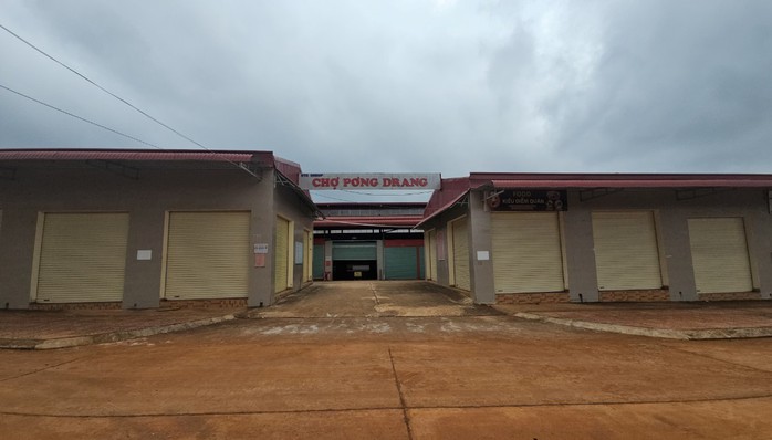 Chợ hàng chục tỉ đồng bỏ hoang, tiểu thương kêu cứu- Ảnh 1.