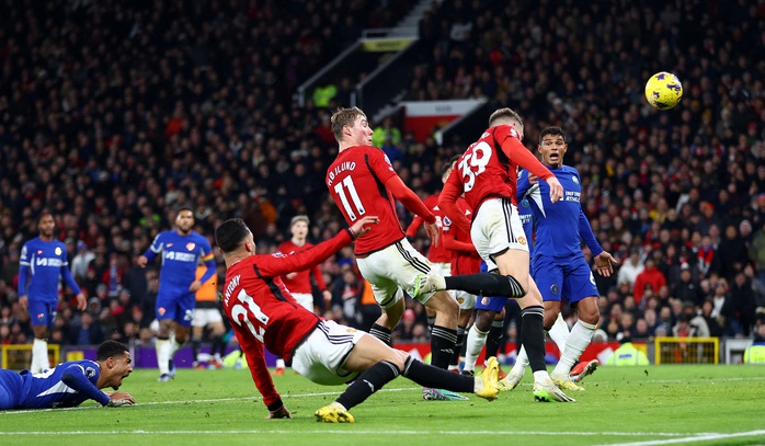 "Người hùng" McTominay giúp Man United bay cao Top 6- Ảnh 5. "Người hùng" McTominay giúp Man United bay cao Top 6- Ảnh 5.