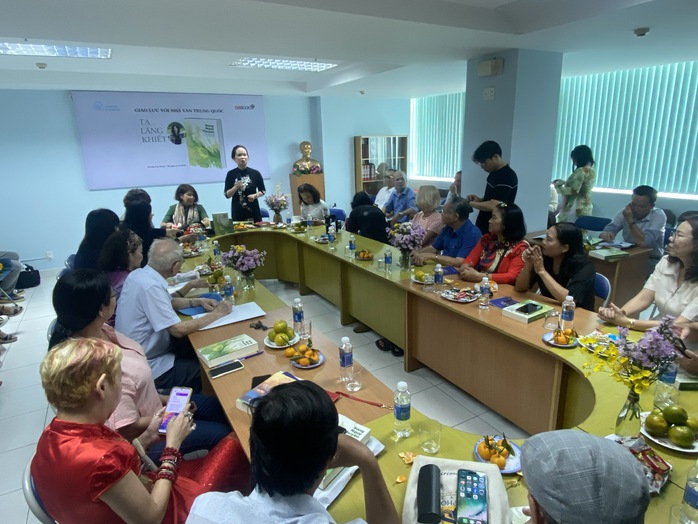 Gặp gỡ nhà văn Trung Quốc Tạ Lăng Khiết ở TP HCM- Ảnh 1. Gặp gỡ nhà văn Trung Quốc Tạ Lăng Khiết ở TP HCM- Ảnh 1.