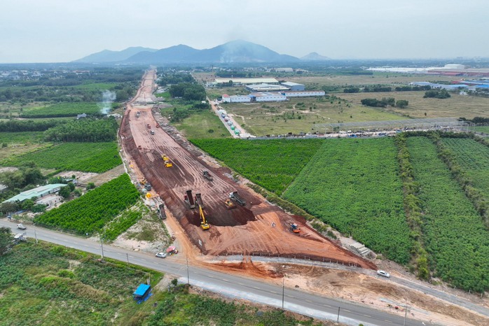 Cao tốc Biên Hòa - Vũng Tàu đã thành hình- Ảnh 1. Cao tốc Biên Hòa - Vũng Tàu đã thành hình- Ảnh 1.