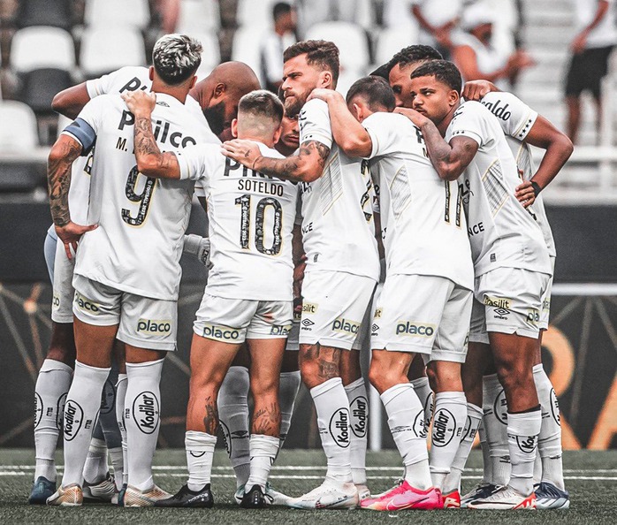 Santos của Pele xuống hạng lần đầu sau 111 năm- Ảnh 1. Santos của Pele xuống hạng lần đầu sau 111 năm- Ảnh 1.