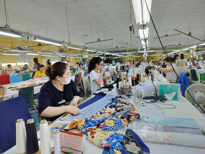 Cần thiết điều chỉnh mức đóng BHXH- Ảnh 1. Cần thiết điều chỉnh mức đóng BHXH- Ảnh 1.