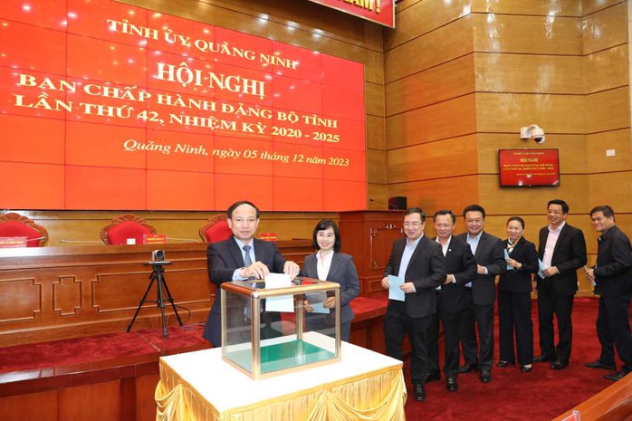 Ông Cao Tường Huy được bầu làm Chủ tịch UBND tỉnh Quảng Ninh- Ảnh 3. Ông Cao Tường Huy được bầu làm Chủ tịch UBND tỉnh Quảng Ninh- Ảnh 3.
