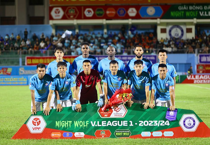 HLV Võ Đình Tân nộp đơn từ chức, CLB Khánh Hòa rơi vào thế khó- Ảnh 1. HLV Võ Đình Tân nộp đơn từ chức, CLB Khánh Hòa rơi vào thế khó- Ảnh 1.