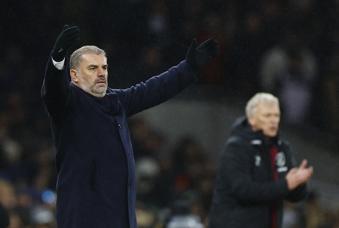 HLV Ange Postecoglou đang trải nghiệm sự nghiệt ngã của sân cỏ Anh HLV Ange Postecoglou đang trải nghiệm sự nghiệt ngã của sân cỏ Anh