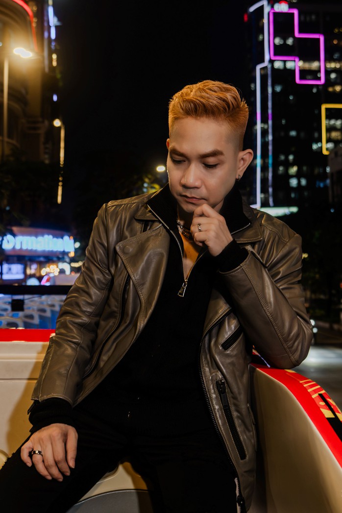 Phạm Khánh Hưng tái xuất hát "Ai cũng đáng thương mà"- Ảnh 1. Phạm Khánh Hưng tái xuất hát "Ai cũng đáng thương mà"- Ảnh 1.