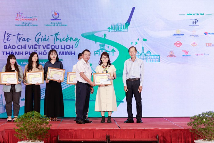 Báo Người Lao Động đoạt giải nhất Giải báo chí viết về du lịch TP HCM- Ảnh 2. Báo Người Lao Động đoạt giải nhất Giải báo chí viết về du lịch TP HCM- Ảnh 2.