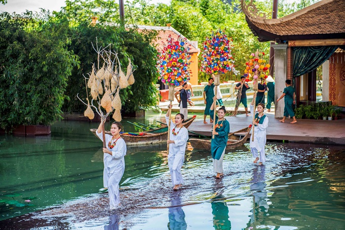 Show diễn thực cảnh Về Bến Show diễn thực cảnh Về Bến