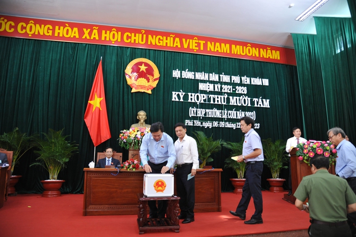Ai đạt phiếu tín nhiệm cao nhất ở tỉnh Phú Yên?- Ảnh 2. Ai đạt phiếu tín nhiệm cao nhất ở tỉnh Phú Yên?- Ảnh 2.