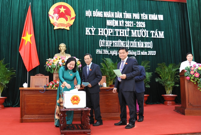 Ai đạt phiếu tín nhiệm cao nhất ở tỉnh Phú Yên?- Ảnh 1. Ai đạt phiếu tín nhiệm cao nhất ở tỉnh Phú Yên?- Ảnh 1.