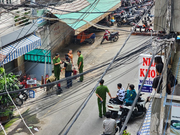 Nghi người đàn ông "ngáo đá" phóng hỏa đốt nhà- Ảnh 3. Nghi người đàn ông "ngáo đá" phóng hỏa đốt nhà- Ảnh 3.