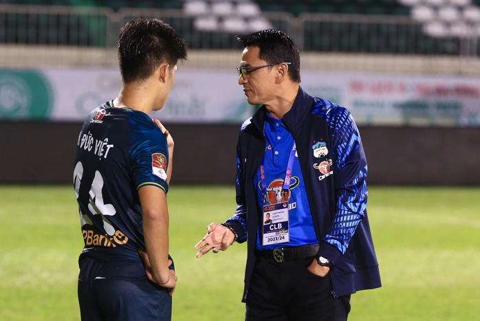 HAGL gục ngã sau trận, Hoàng Đức động viên Minh Vương- Ảnh 8. HAGL gục ngã sau trận, Hoàng Đức động viên Minh Vương- Ảnh 8.