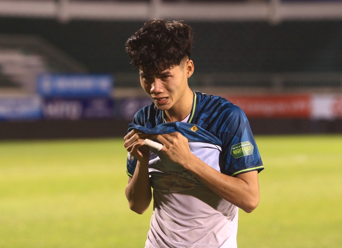 HAGL gục ngã sau trận, Hoàng Đức động viên Minh Vương- Ảnh 7. HAGL gục ngã sau trận, Hoàng Đức động viên Minh Vương- Ảnh 7.