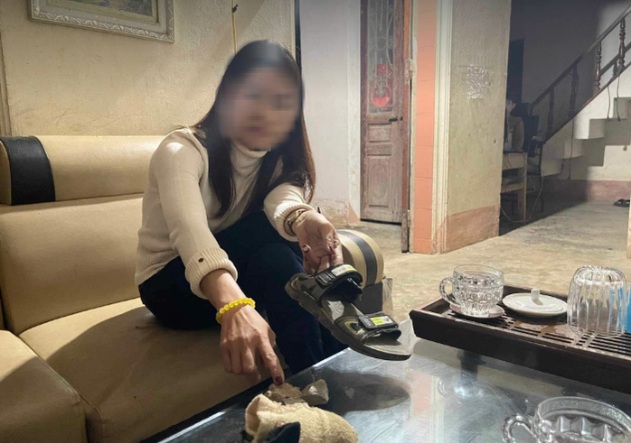 Cô giáo bị học sinh nhốt trong lớp, ném dép vào người lên tiếng "trần tình"- Ảnh 1. Cô giáo bị học sinh nhốt trong lớp, ném dép vào người lên tiếng "trần tình"- Ảnh 1.